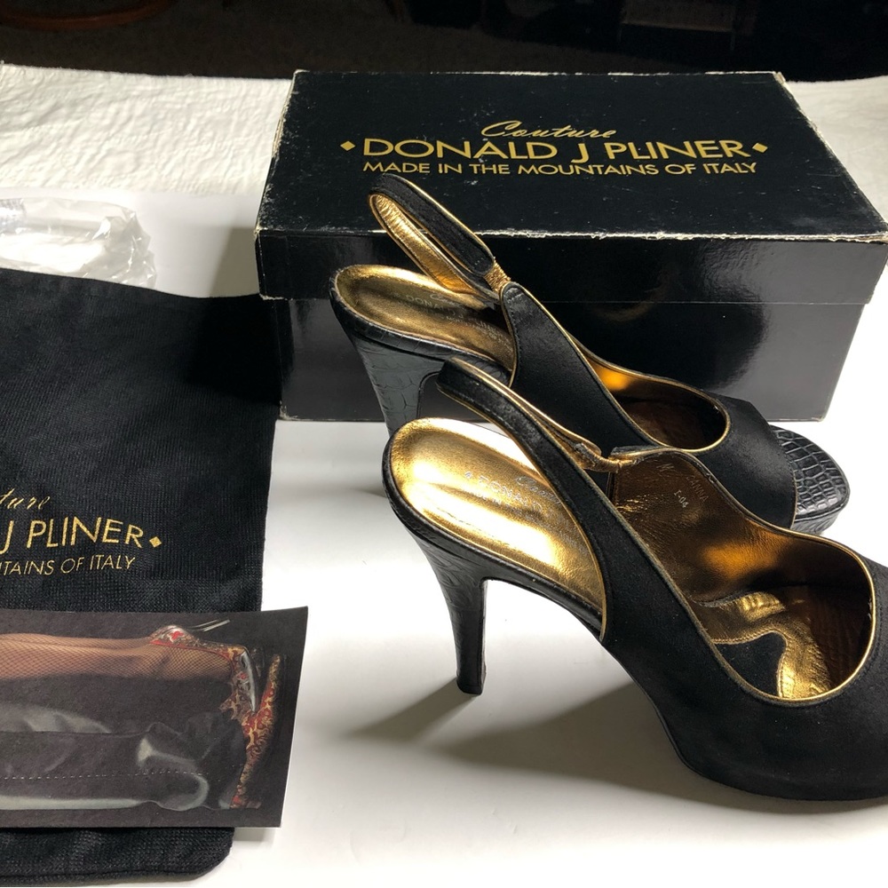 Donald Pliner Couture Suede Crocodile Sling Back Platform Peep Toe Heels Italy